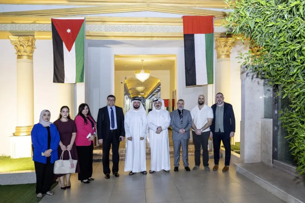 صورة من توقيع اتفاقية الشراكة مع مستشفى القرهود